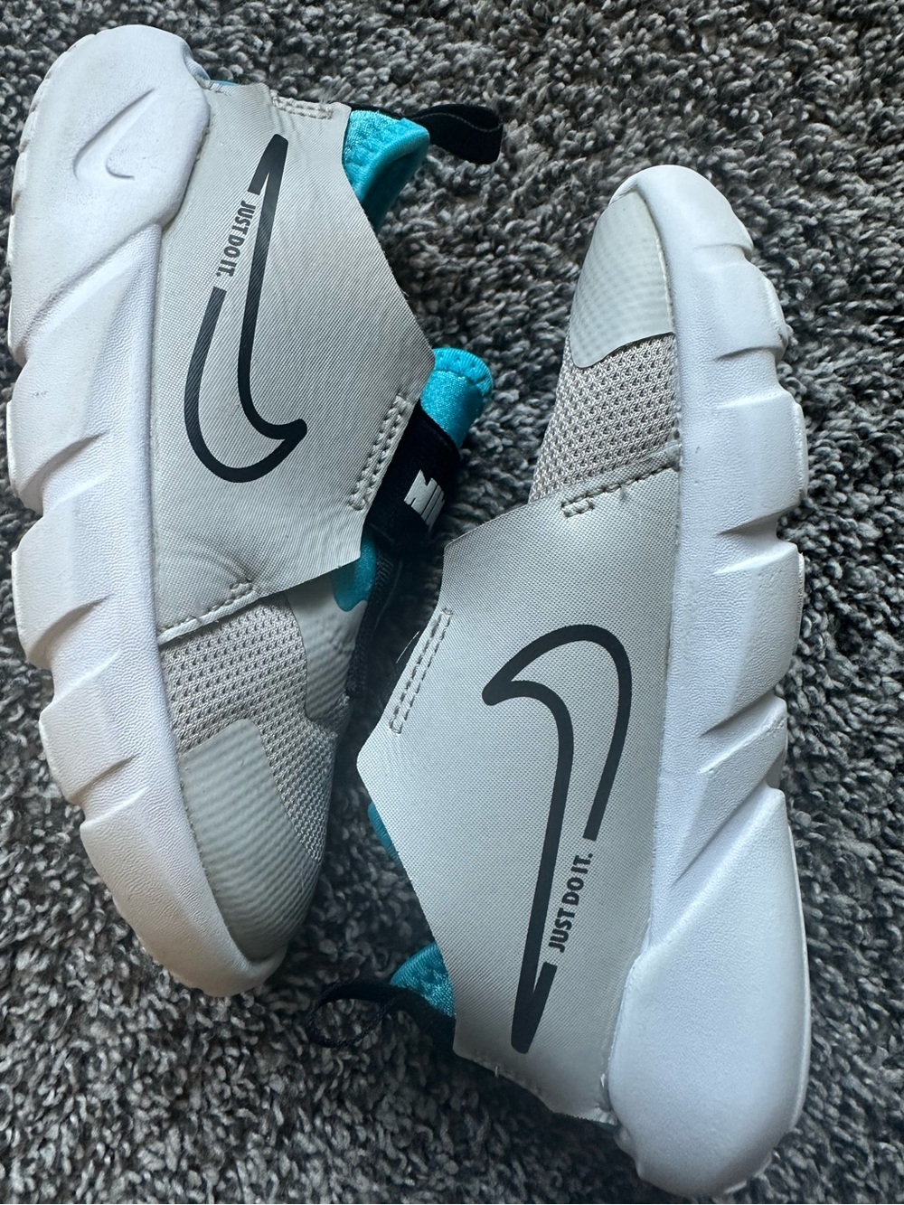 Nike Flex Runner 2 Slip On Sneakers Size 10.
